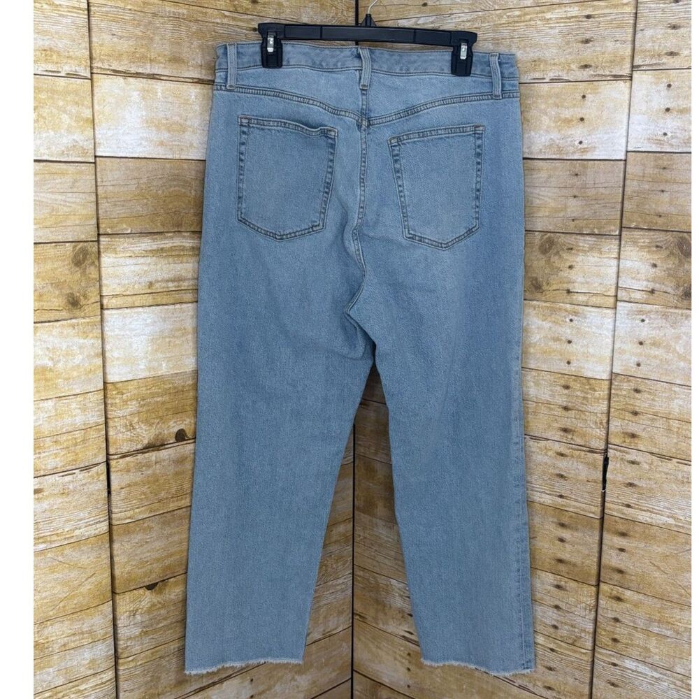 TORRID HIGH RISE CLASSIC CASUAL EVERYDAY WEAR DENIM ANKLE CROP SIZE 12 - Picture 3 of 5